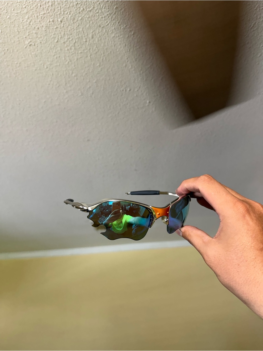 Men's Iridescent Blue-Teal Sports Sunglasses o sunglasses